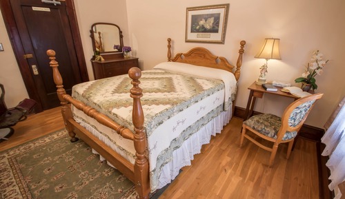 Family Room, 2 Bedrooms, Private Bathroom (Queen Two Bedroom Suite)
