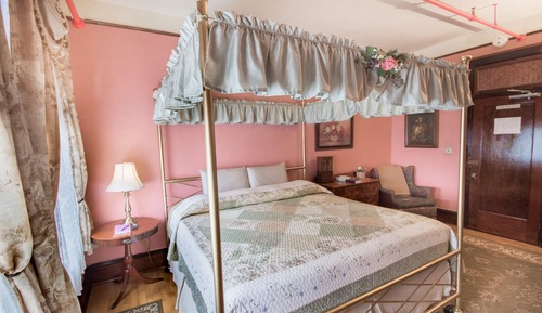 Deluxe Room, 1 King Bed (Standard King Room)