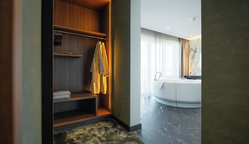 Signature Suite