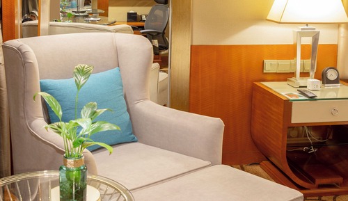 Club Suite, 1 King Bed, Club Lounge Access, Golf View (Prestige)