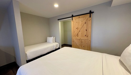 Room, Non Smoking (2 Queen Beds and 1 Twin Bed)