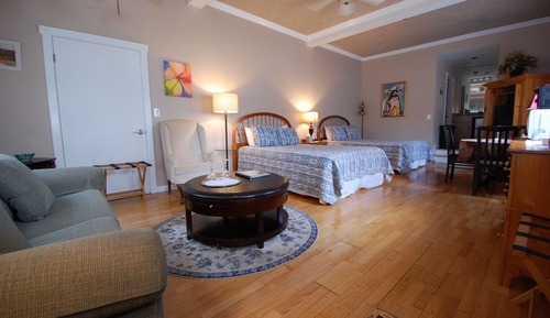 Standard Suite, Private Bathroom (Catamount - Pets Allowed)