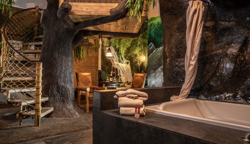 Family Room (Swiss Family Robinson I)