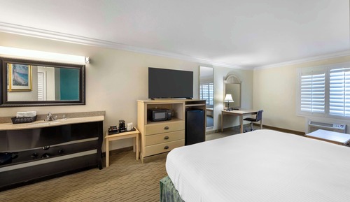 Standard Room, 1 Queen Bed, Accessible, Non Smoking