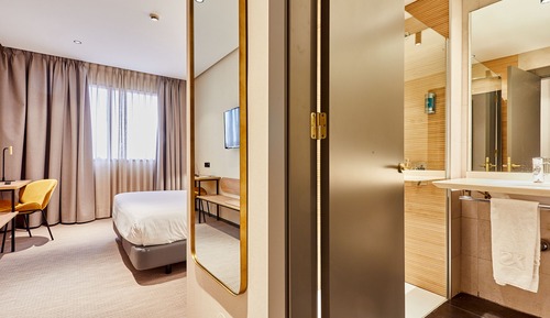 Standard Room (Deluxe)
