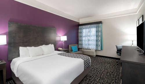 1 King Bed, Mobility/Hearing Accessible Suite, Bathtub w/ Grab Bars, Non-Smoking
