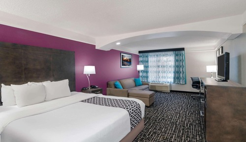 1 King Bed, Executive Room, Various Views, Non-Smoking