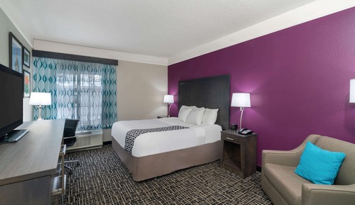 1 King Bed, Mobility/Hearing Accessible Room, Bathtub w/ Grab Bars, Non-Smoking