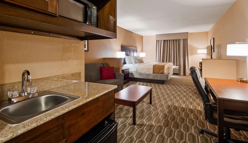 Suite, 1 King Bed, Accessible, Bathtub
