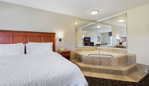 Room, 1 King Bed, Non Smoking, Jetted Tub