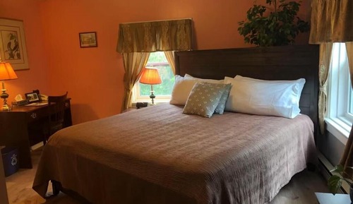 Premium Suite, 1 King Bed, Jetted Tub, Garden View