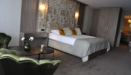 Comfort Room (Plus)