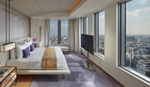 Mandarin Corner Suite King