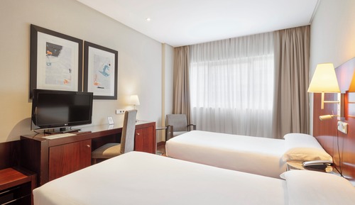 Twin Room (+ extra bed)