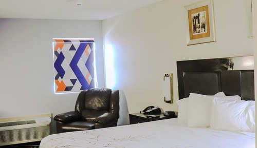 Standard Room, 1 King Bed