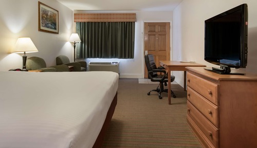 Standard Room, 1 King Bed, Smoking, Microwave