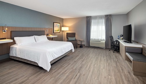 One King Bed, Accessible