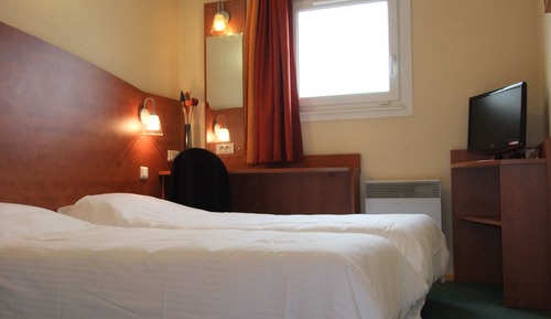 Room, Connecting Rooms