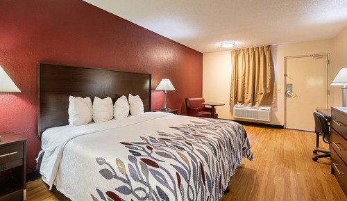 Deluxe Room, 1 King Bed, Accessible, Smoking