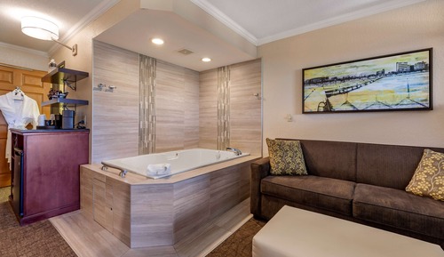 Suite, 1 King Bed, Non Smoking, Jetted Tub (with Sofabed)