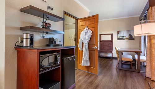 Suite, 2 Queen Beds, Non Smoking, Refrigerator & Microwave (with Sofabed)