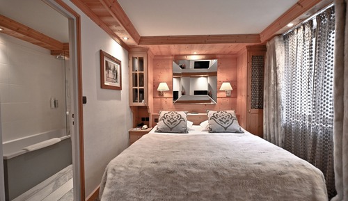 Standard Double Room with Bathtub