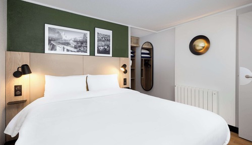 Standard Room, 1 Queen Bed
