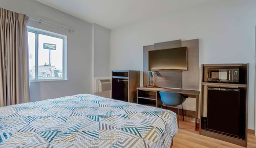 Deluxe Room, 1 King Bed, Non Smoking