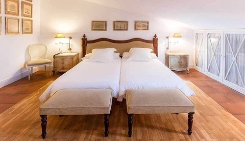 Double Room (Puertas)