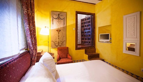 Double Room (La Administración)