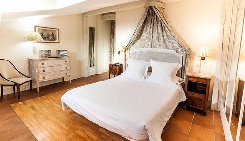 Double Room (Clavos)