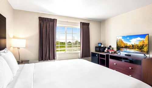 Suite, 1 King Bed with Sofa, Non Smoking