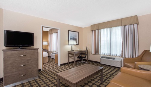 Suite, 1 King Bed, Non Smoking (One-Bedroom)