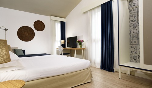 Superior Villa (Double | 1 Single Bed)