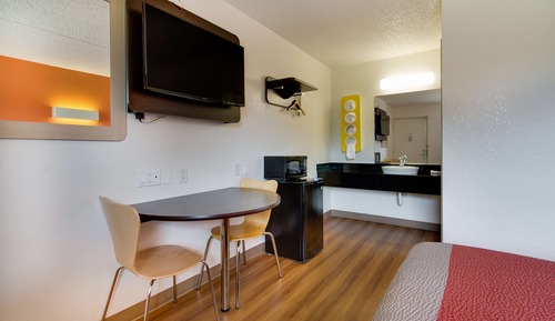 Standard Room, 1 Queen Bed, Accessible, Non Smoking
