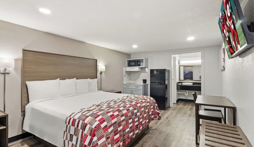 Deluxe Room, 1 King Bed, Non Smoking, Kitchenette