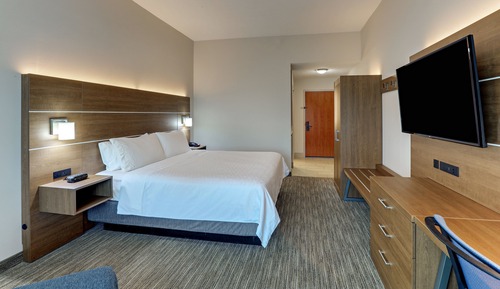 Standard Room, 1 King Bed, Roll-in Shower (Mobility Accessible)