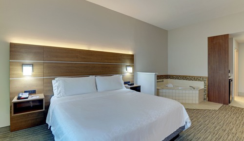 Suite, 1 King Bed, Accessible Bathtub (Communications)