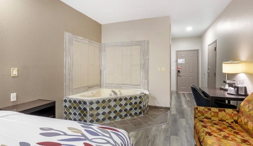 Superior Room, 1 King Bed, Smoking, Jetted Tub