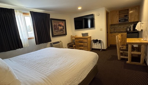 Deluxe Studio