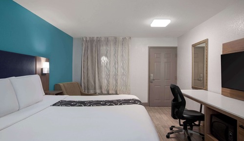 Room, 1 King Bed, Non Smoking, Oceanfront (Mobility/Hearing/Tub w/Grab Bars)