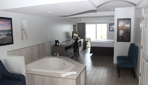 Room, 1 King Bed, Non Smoking, Oceanfront (Jetted Tub)