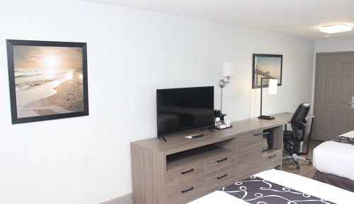 Room, 2 Queen Beds, Non Smoking, City View
