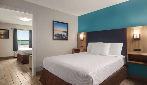 Room, 2 Queen Beds, Non Smoking, City View (Split Room)