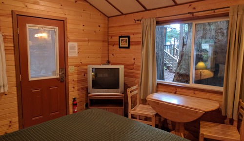 Family Cabin, Multiple Beds (pets allowed)