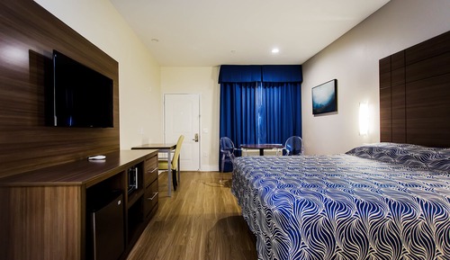 Deluxe Room, 1 King Bed, Refrigerator & Microwave
