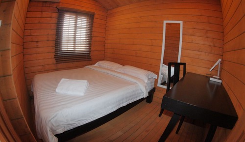 Deluxe Queen Room