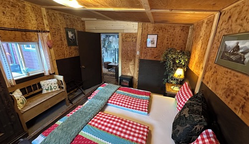 Romantic Cabin, 1 King Bed, Non Smoking, Private Bathroom (The Cabin)