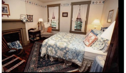 Room, Private Bathroom (Quilt Queen Room)