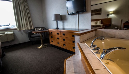 Room, 1 Queen Bed, Jetted Tub